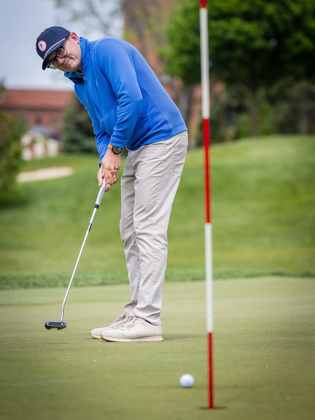 Chris Johnson putting on the green